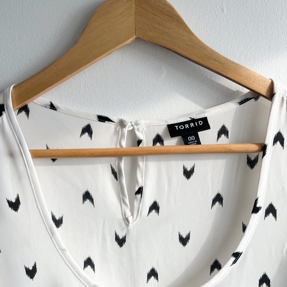 Torrid Georgette Flutter Sleeve Blouse - Picture 9 of 10